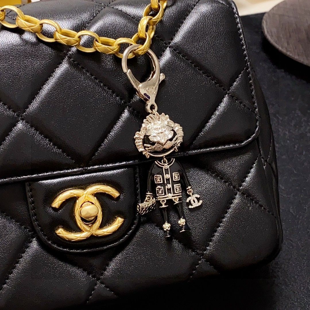 Chanel ゴールドメダルキーホルダー 20111027_2.jpg