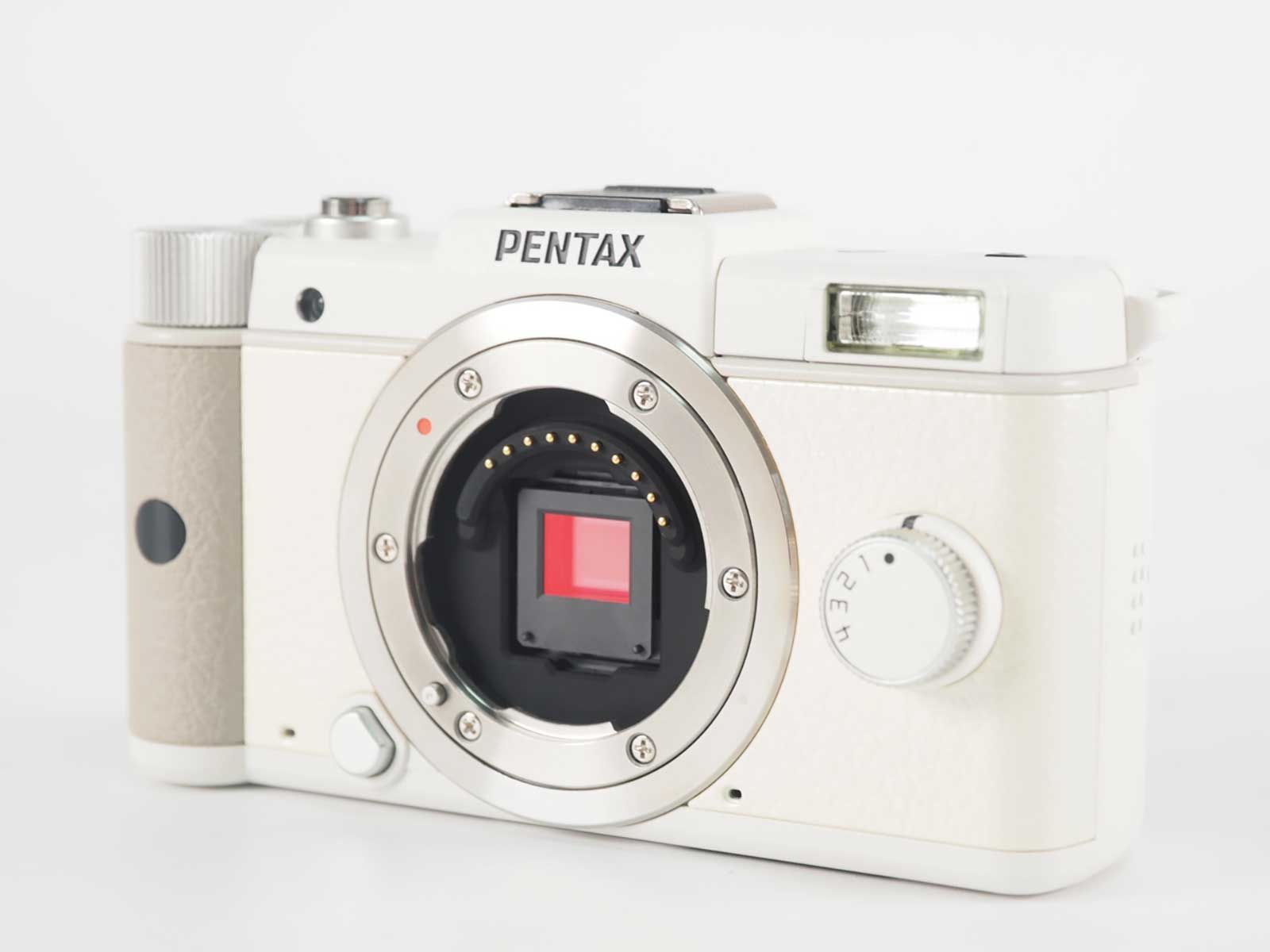 ペンタックス Pentax Q 12.4MP Digital Camera White Body Only