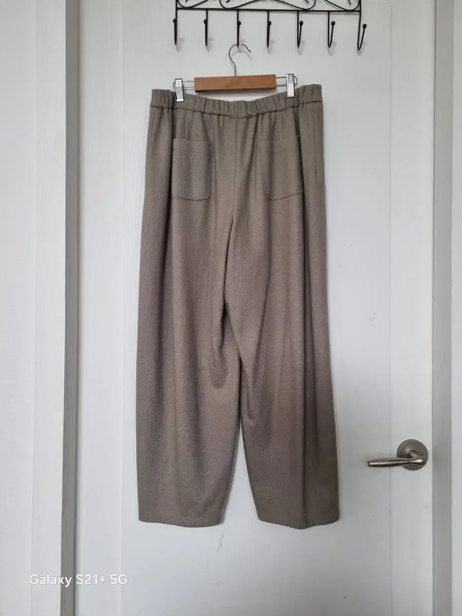 イセ isae バックバンディング ウール パンツ サイズ 10