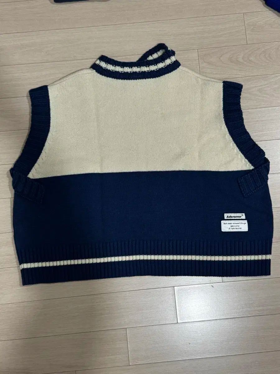 ADER ERROR ニットベスト ENHYPEN着用 ADER ERROR ニットベスト ENHYPEN着用