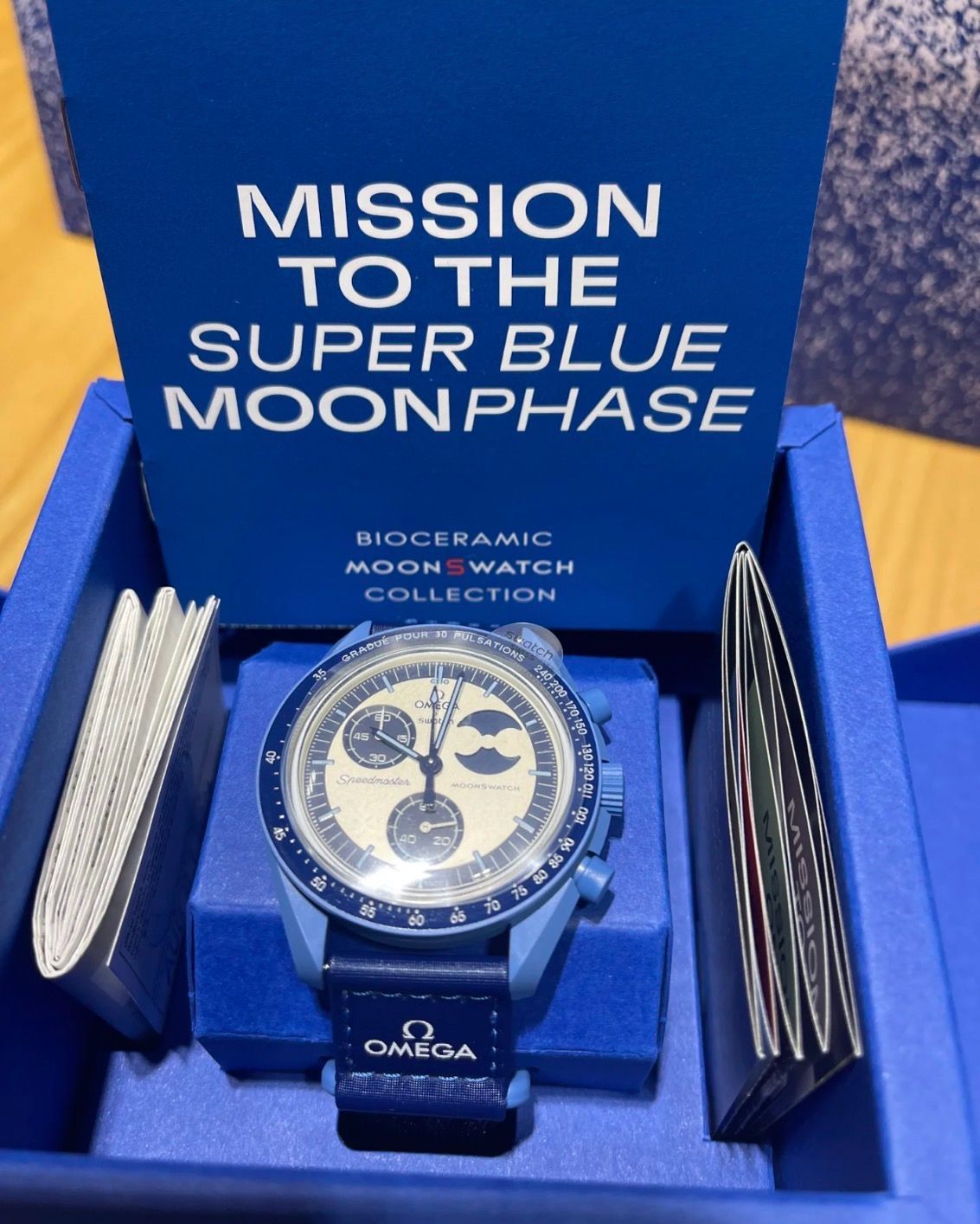 新品未使用 オメガ スウォッチ Swatch x Omega Bioceramic Moonswatch Mission to the Super Blue Moonphase SO33N700