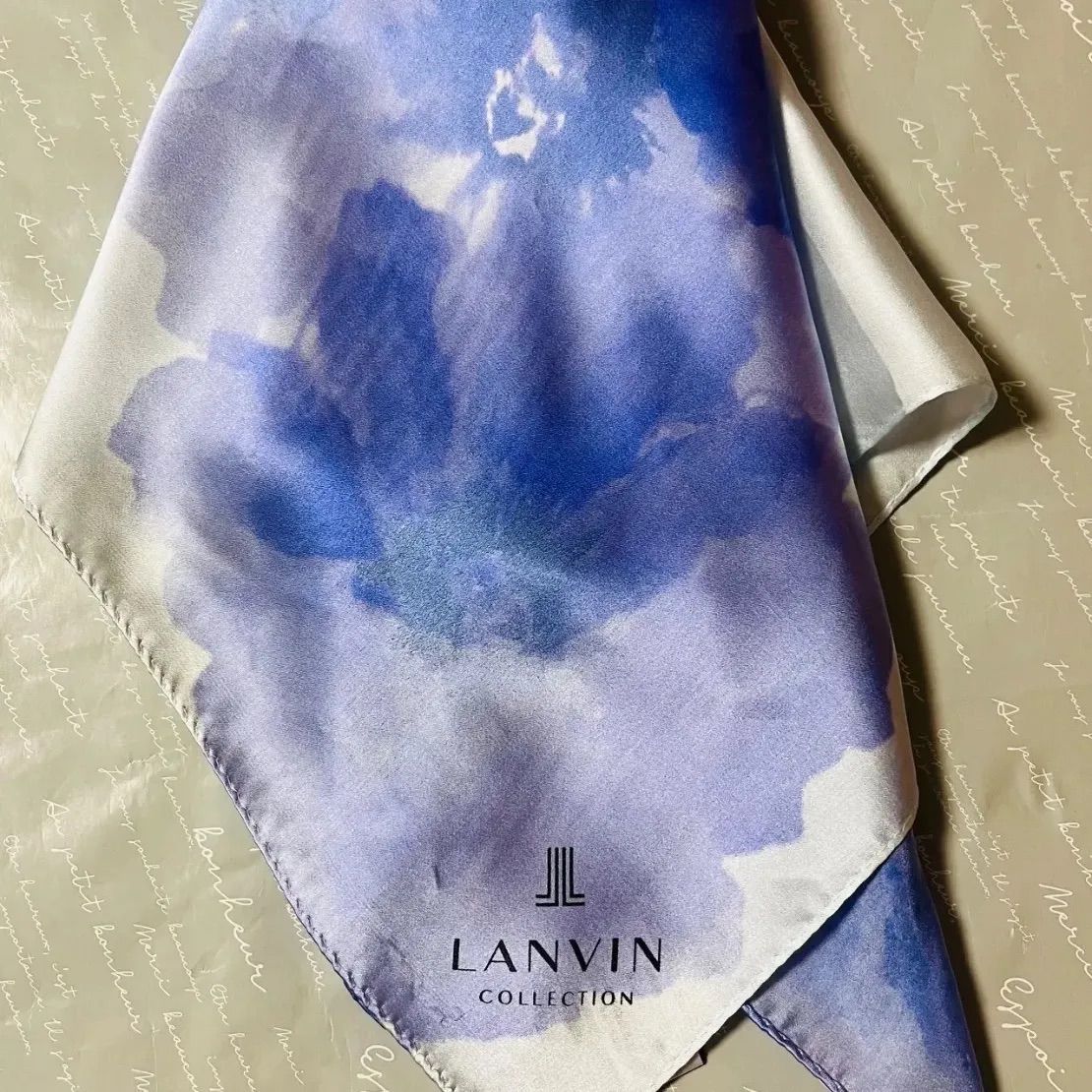 LANVIN 100%シルクスカーフ 青・白 花柄 100%新品日本製ランバン