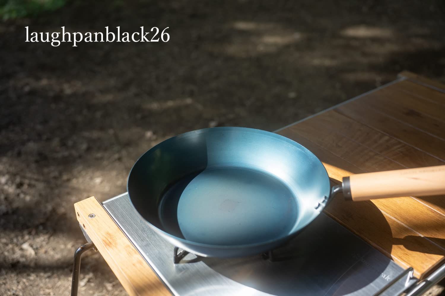 使いこむほどに育つ鉄フライパン 20cm 木ハンドル 日本製 IH対応 軽量化 シーズニング不要 アウトドア キャンプ 使いこむほどに育つ鉄フライパン 20cm 木ハンドル 日本製