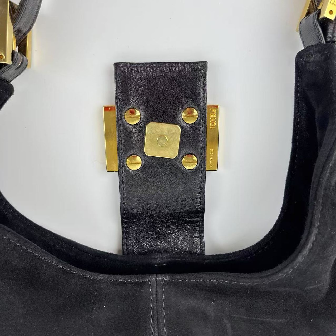 FENDI フェンディ マンマバケット ショルダーバッグ 肩掛け スエード  