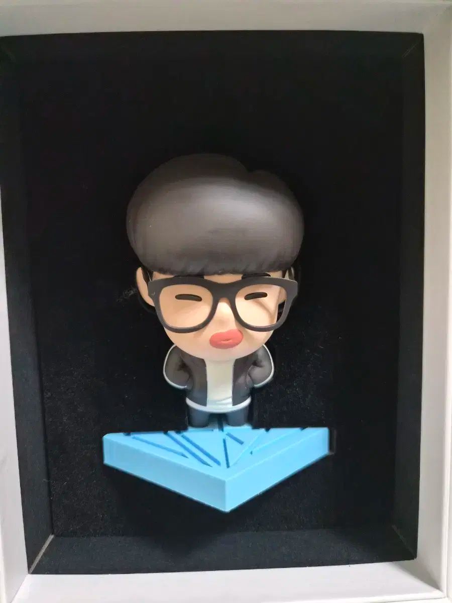 YOUNGWOONG フィギュア