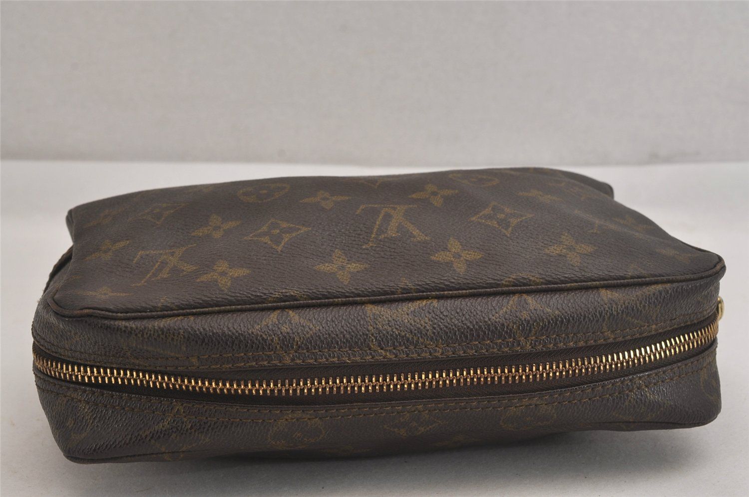 LOUIS VUITTON ルイヴィトン モノグラム トゥルース トワレット 23