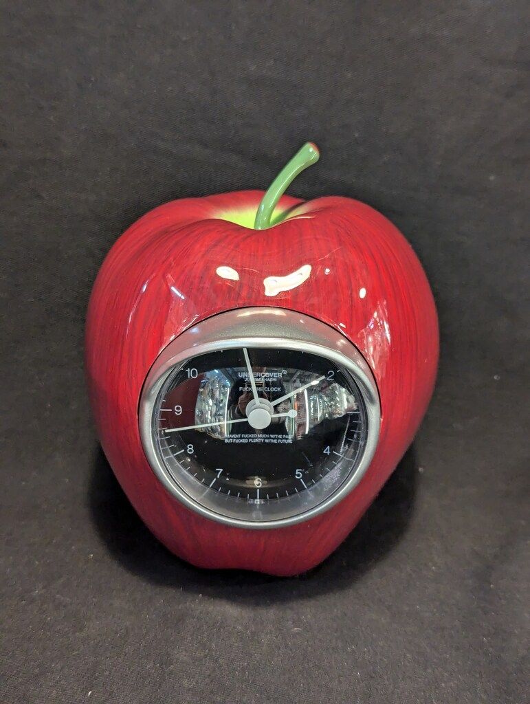 MEDICOMTOY UNDERCOVER GILAPPLE CLOCK 赤 - メルカリ