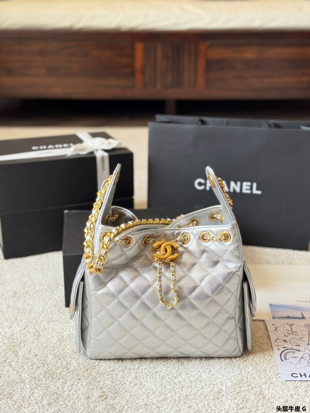 お出掛けしやすいサイズ感♪【CHANEL】25S ホーボーバッグ 可愛いサイズ感♪【 CHANEL 】トップハンドル ホーボーバッグ