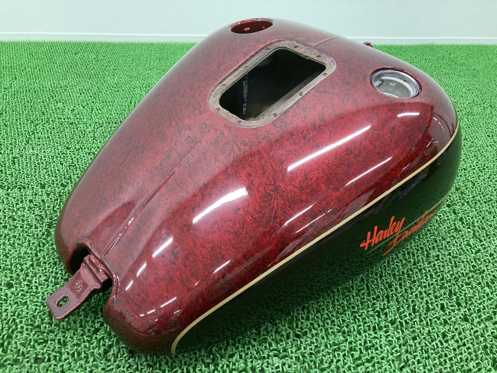 flstc 1450 ガソリンタンク　ソフテイル　ヘリテイジ　クラシック FLSTC1450 タンク 黒/ワイン 61625-01B ハーレー 純正 中古