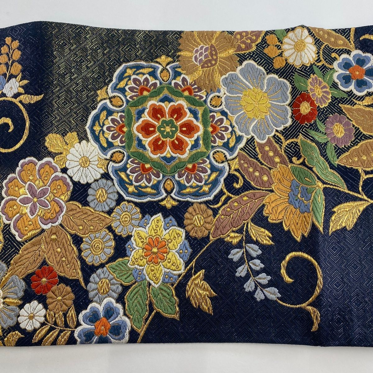 日本限定 華文 秀品 袋帯 花唐草 【中古 正絹 六通 紺色 金糸 唐織 着物・浴衣