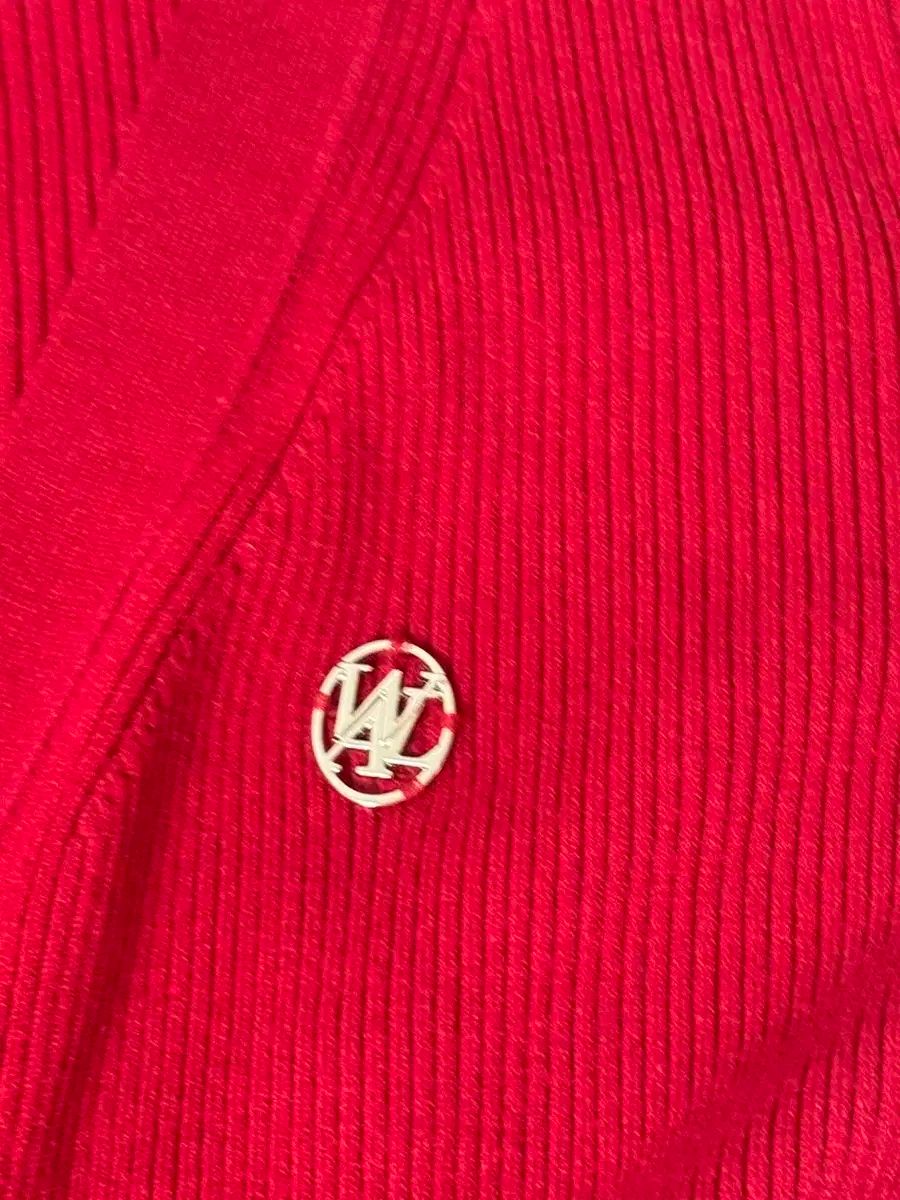 クオリティの高い WOOALONG ウアロン 赤 カーディガン Vネック