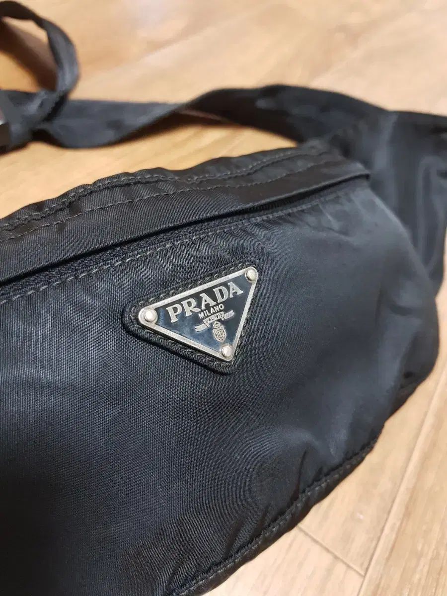 正規品 PRADA(プラダ) スリングバッグ クロス ボディバッグ プラダ