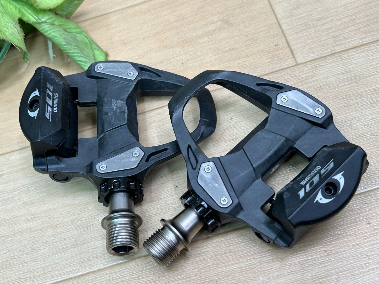 テルスポ イチ推し!! !! SHIMANO 105 PD-R7000 SPD-SL 257g シマノ イチマルゴ ロード ビンディングペダル フラットプレート付 ミニベロ 同梱発送承り中!! M-1496