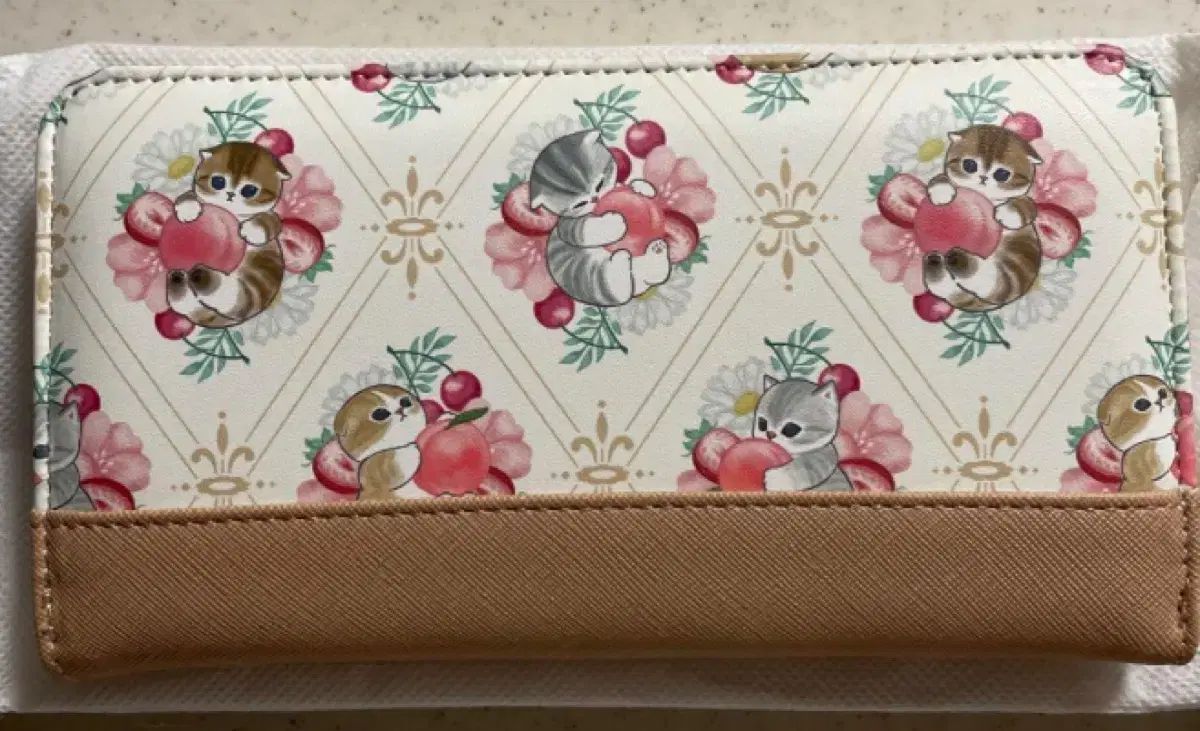 クロムハーツ セメタリークロス刺繍 ベージュレザー長財布 クロム