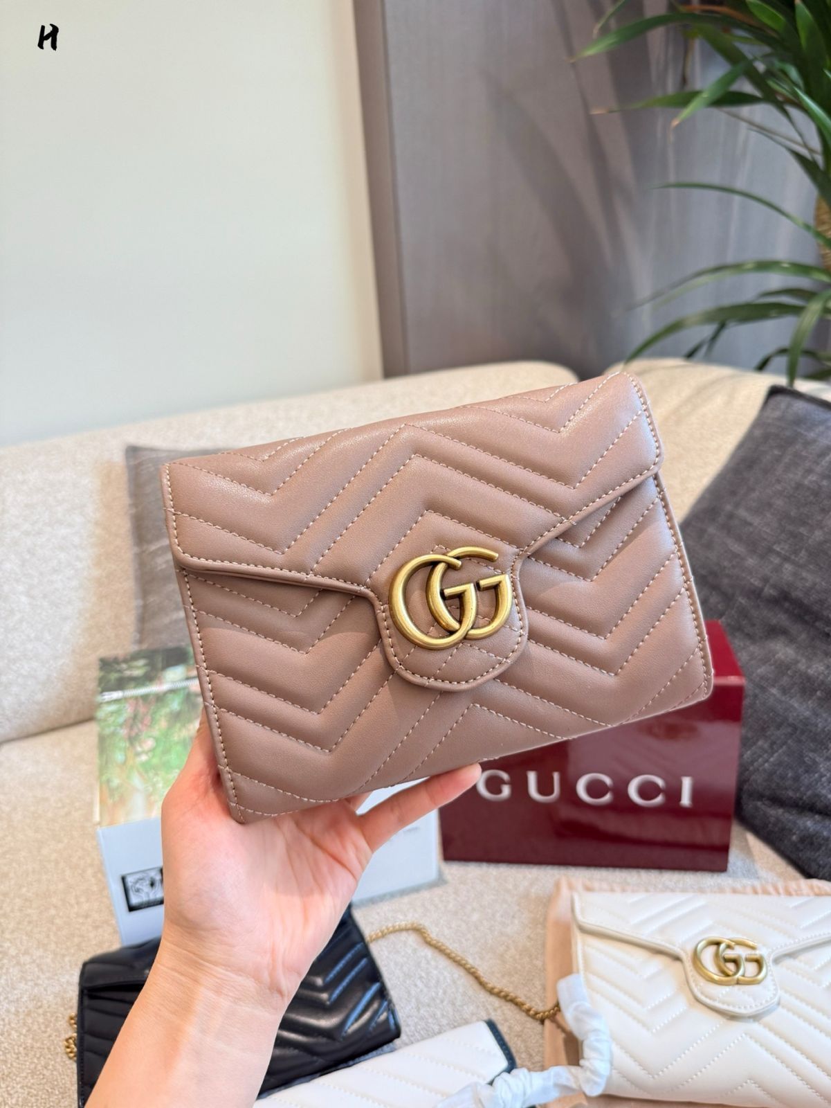 品質保証で、高速配送 ！ 今日 GUCCI エンベロープバッグ 20cm レトロゴールド仕上げ 【90％OFF超高級ブランド】