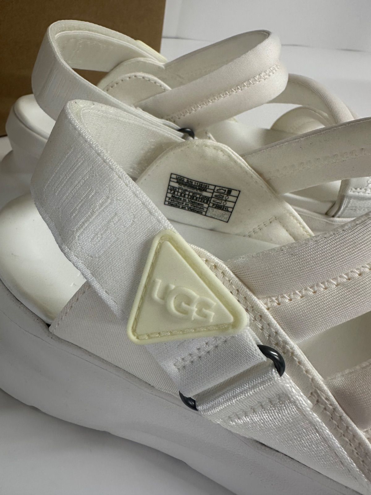 ugg-1152686-wht_e.jpg