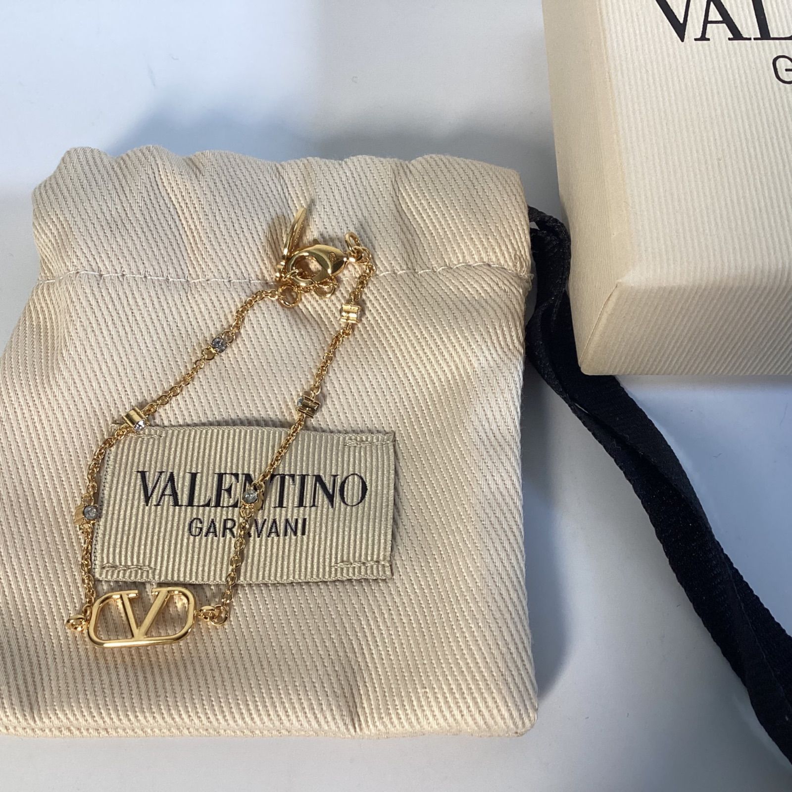関税負担なし☆VALENTINO スワロフスキークリスタルブレスレット 新品、未使用 VALENTINO スワロフスキークリスタル ブレスレット