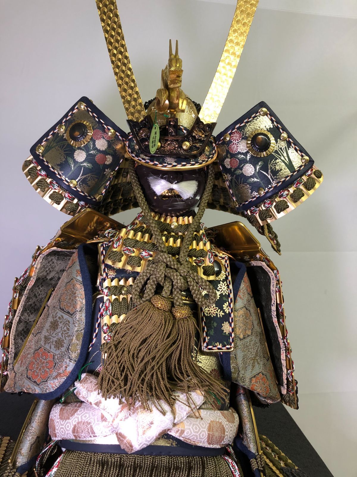 京都島津有職五月人形、大鎧飾り 金屏風、弓、太刀、提灯（灯付）