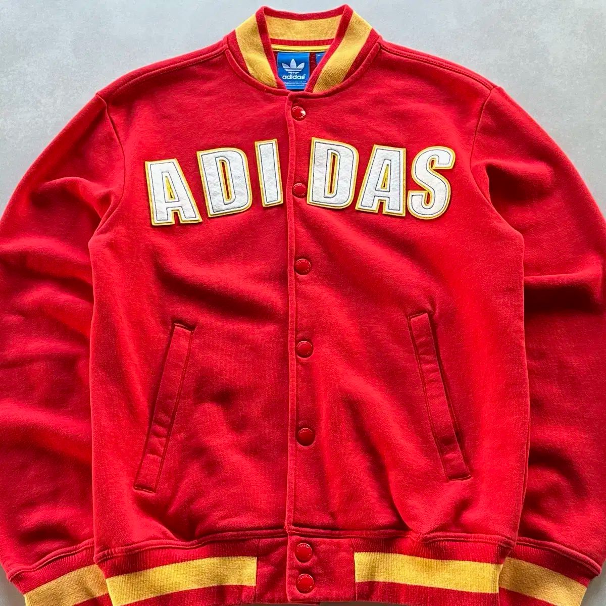 【雷市場（ポンジャン）商品韓国直送】 M ー L adidas(アディダス) オールドスクール バーシティ ジャケット