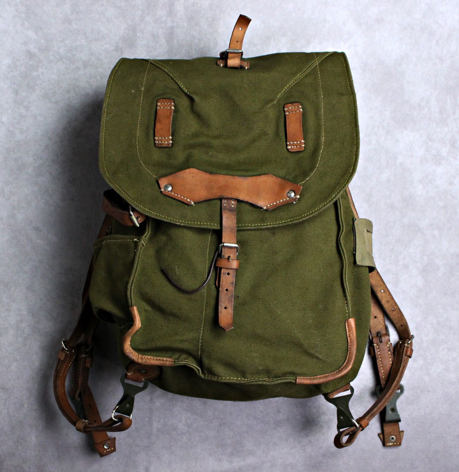 ルーマニア軍 山岳部隊 リュックサック バックパック 70s ビンテージ VINTAGE】ルーマニア軍 山岳部隊 リュックサック キャンバス