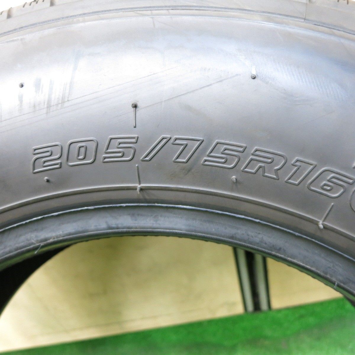 タイヤ 205