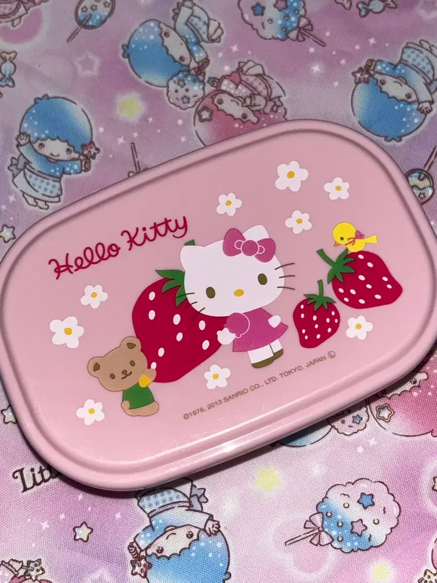 イチゴ キティ ランチボックス