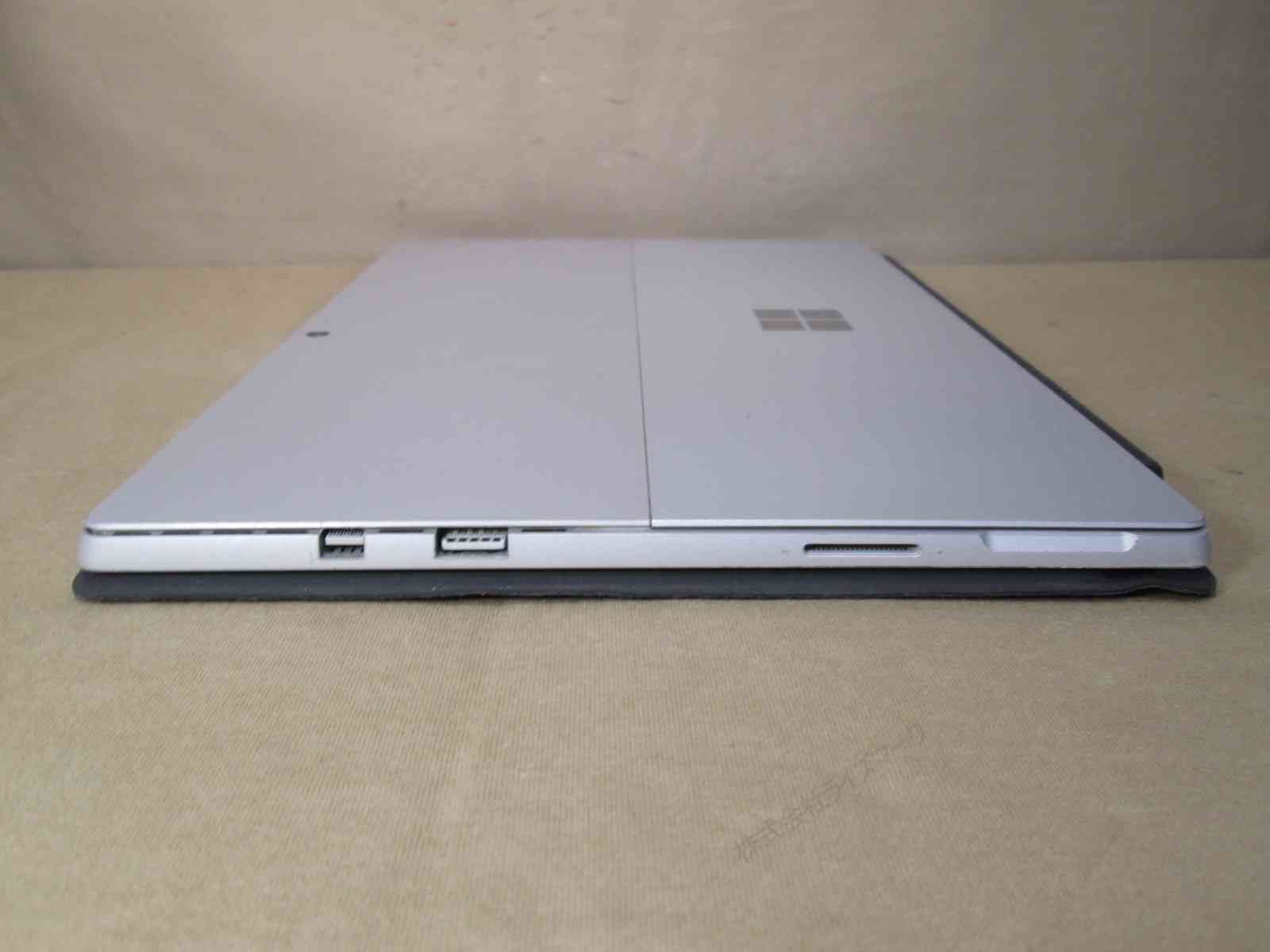 Surface Pro 5 256GB モデル1796 Surface Pro 5 256GB モデル1796