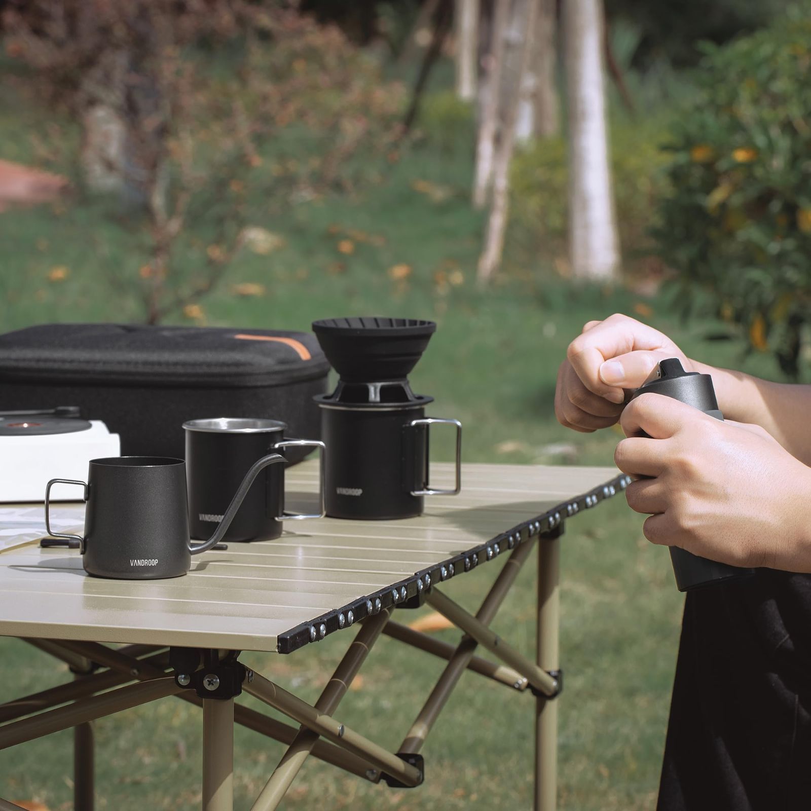 新着商品 携帯便利 収納袋付き ステンレスカップ フィルターペーパー コーヒーグラインダー 旅行用 手挽きコーヒーミル 折り畳み式ハンド 小型 アウトドア コーヒーセット キャンプ Vandroop