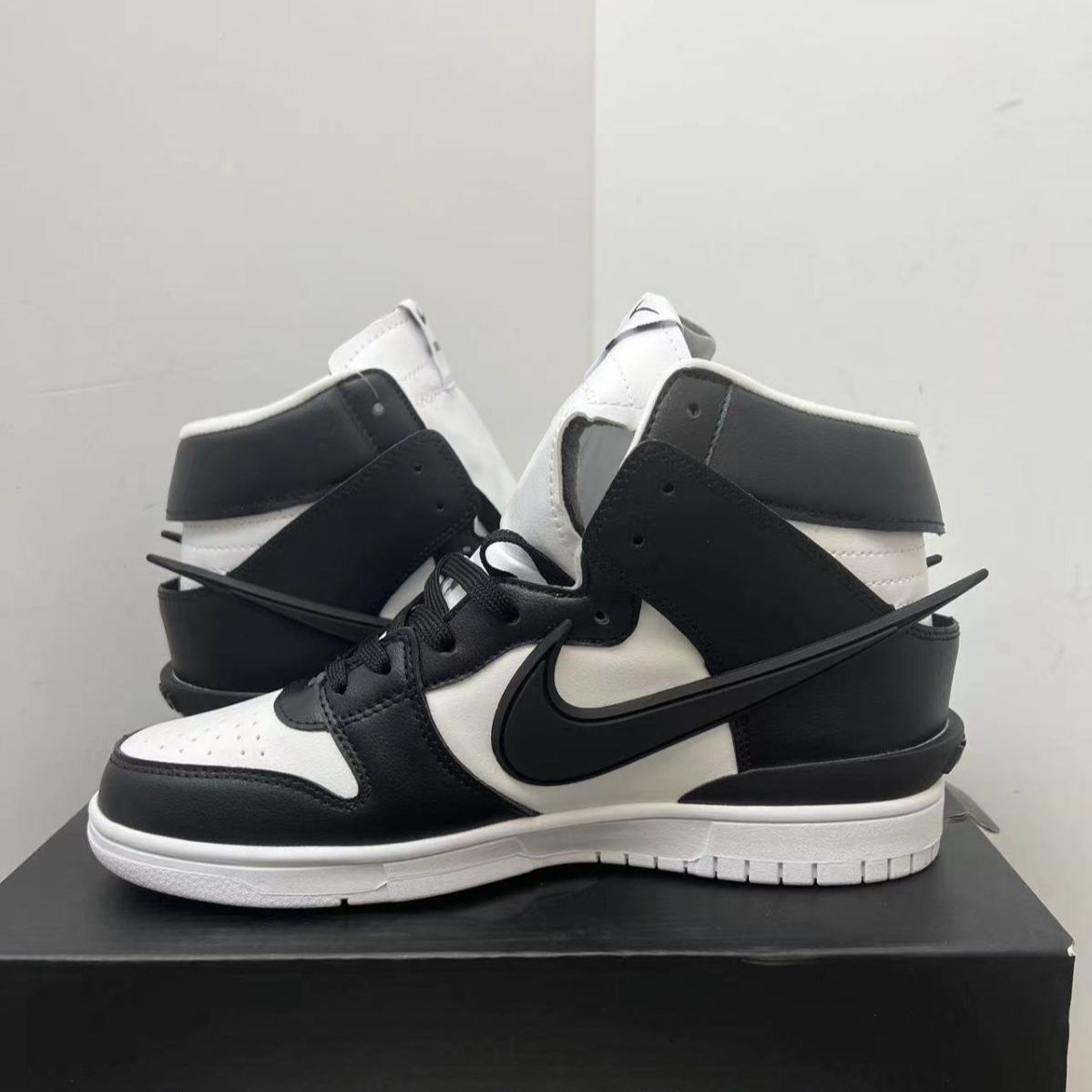 新品未使用 ナイキ AMBUSH x Nike Dunk Black スニーカー