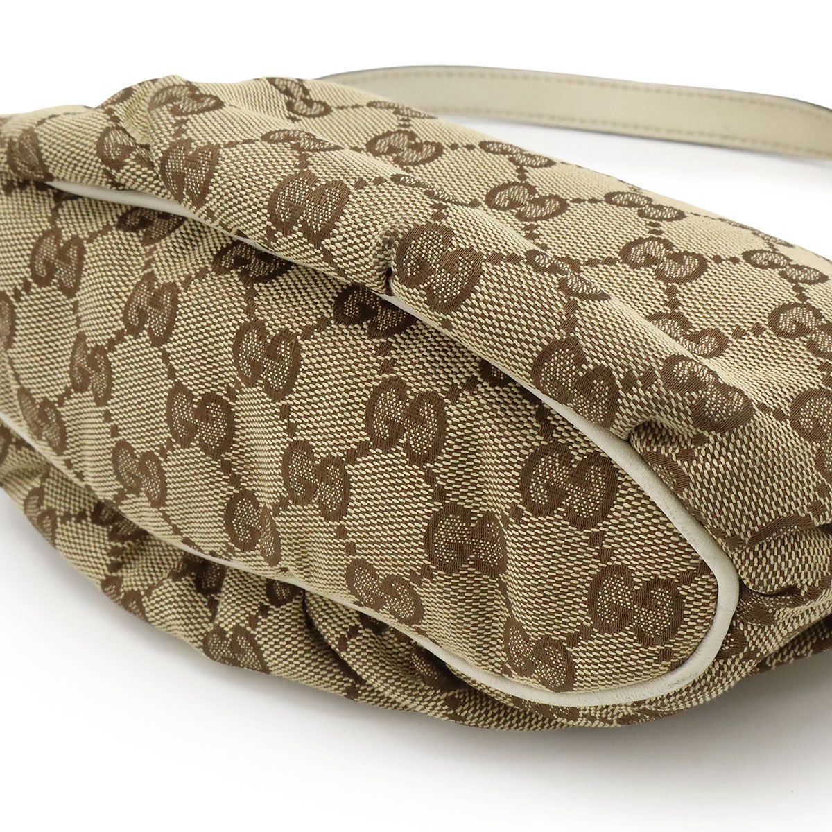 GUCCI GGキャンバス アクセサリーポーチ　ショルダーバッグ GUCCI グッチ GGキャンバス アクセサリーポーチ ハンドバッグ