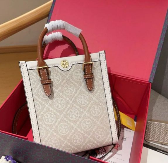 新品、Tory Burch トリーバーチショルダーバッグモノグラム