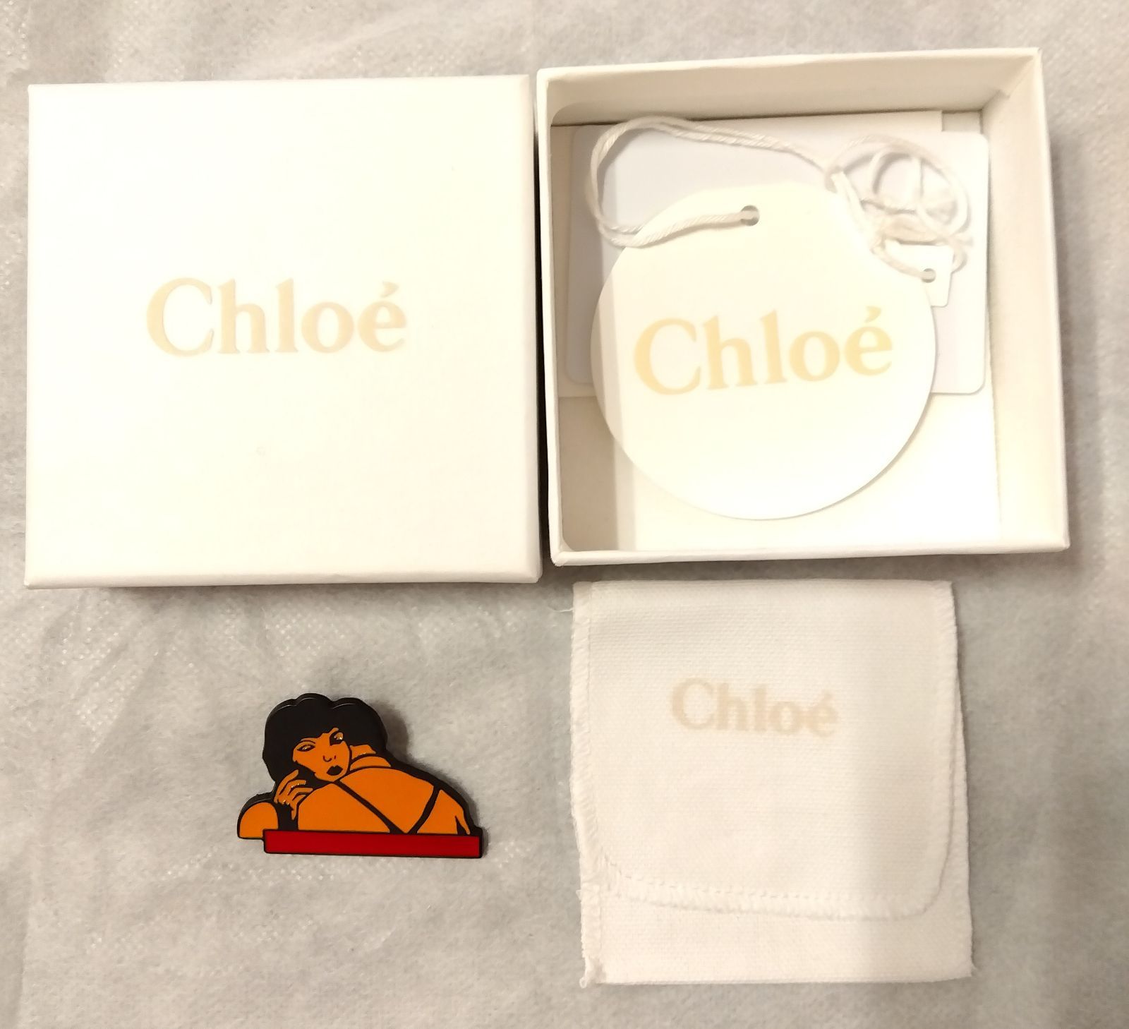 M13 クロエ Chloé アクセサリー ブローチ ピンバッチ 箱付き