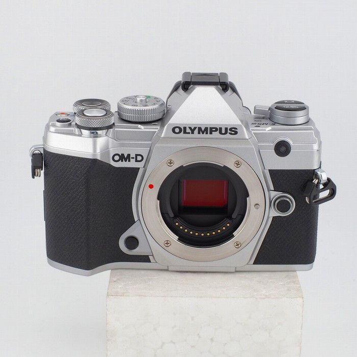 OLYMPUS OM-D E-M5 レンズキット シルバー 中古】(オリンパス OLYMPUS OM-D E-M5 レンズキット シルバー 中古】(オリンパス