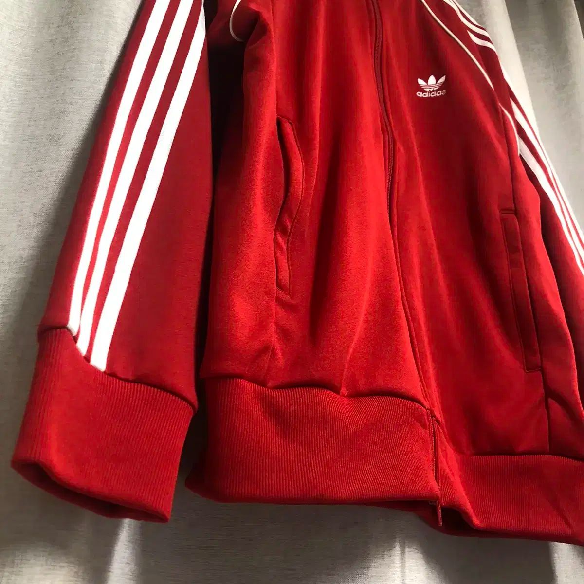 adidas アディダス トラックジャケット ジャージ 赤 レッド 三本線 adidas(アディダス) 3本線 レッド トラックトップス ジャージ