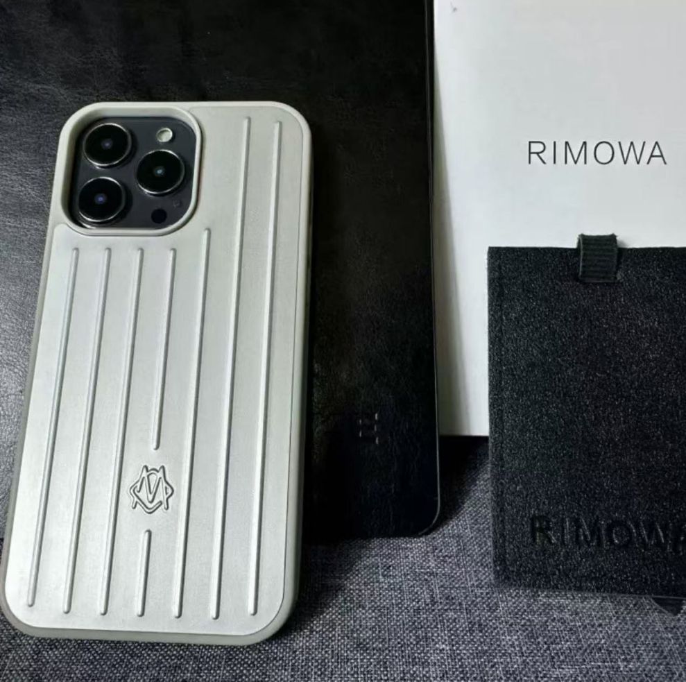 RIMOWA（iPhoneケース）のフリマアイテム一覧 RIMOWA シルバー