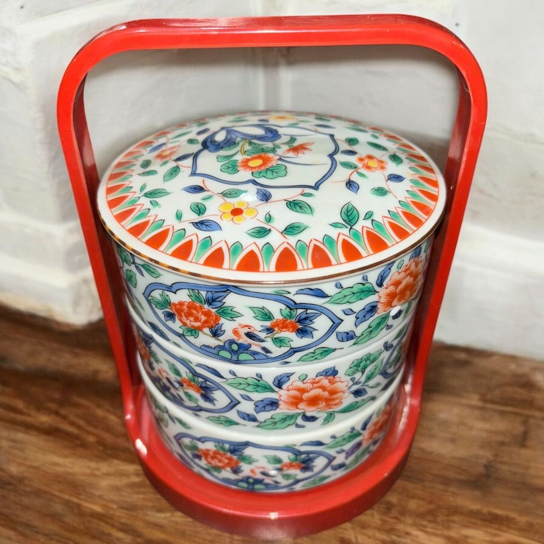 丸西陶芸 三段重箱 色絵磁器 花柄 未使用品 入れ物付き 飾り 食器 弁当 