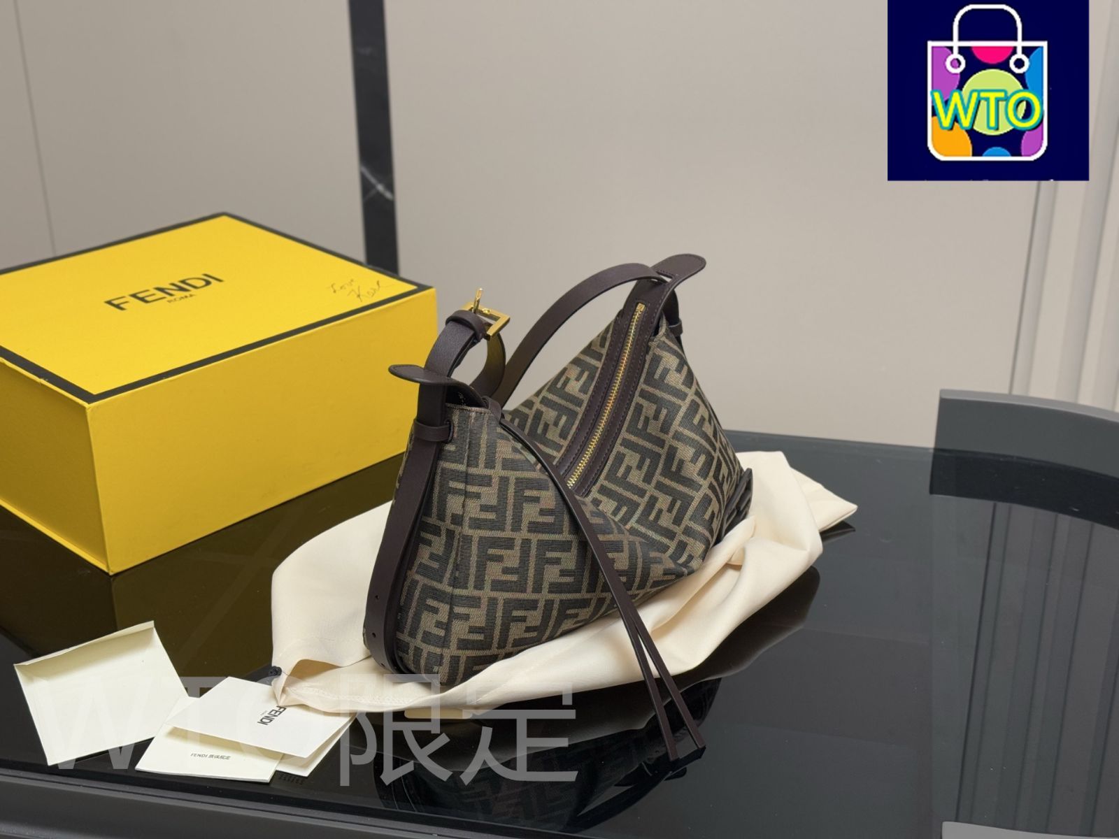 FENDI❣️超美品‼️最終お値下げします‼️ 今日特価】Fendi Logo Tote Bag フェンディ ロゴ トートバッグ