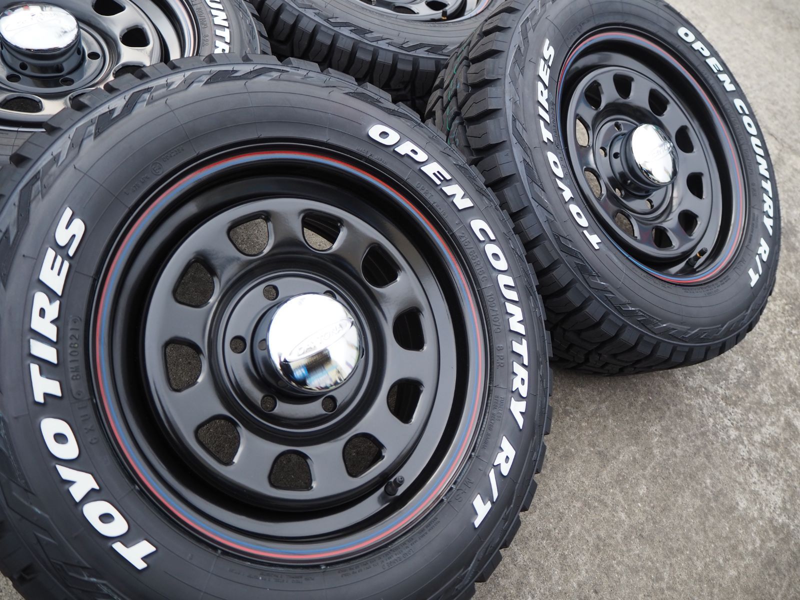 215|65R16 ニッサン