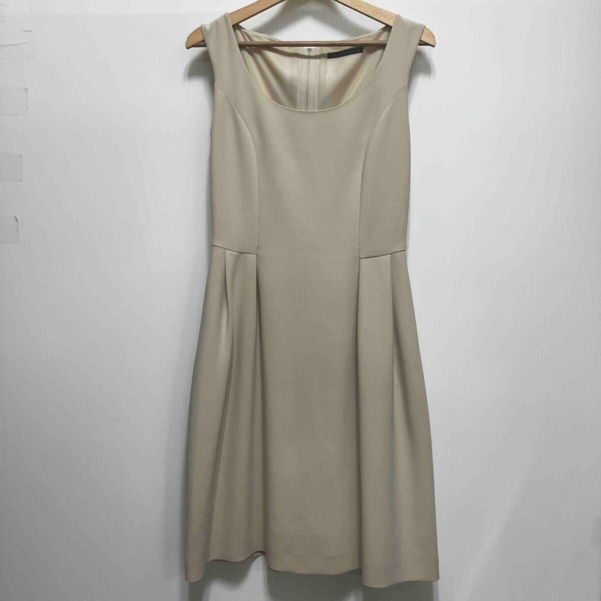 ワンピース ベージュ foxey ベージュ FOXEY NEW YORK ノ-スリ-ブワンピ-ス