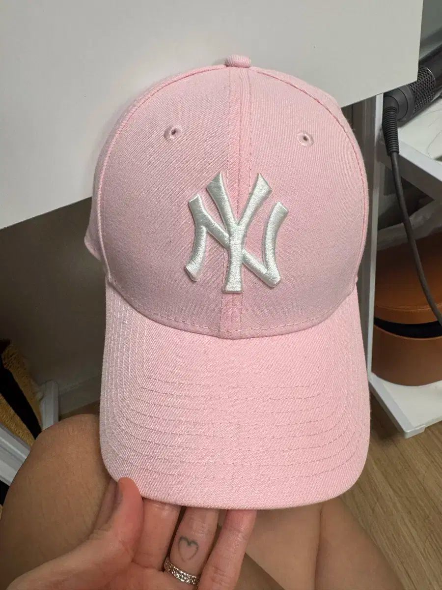 NEW ERA(ニューエラ) ピンク ベースボールキャップ NY ロゴ