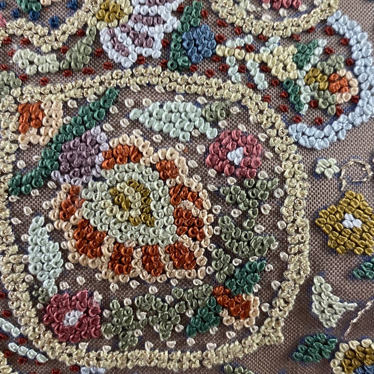 袋帯 総刺繍 相良刺〓 花唐草 正絹 金色 金糸 お...+storksnapshots.com