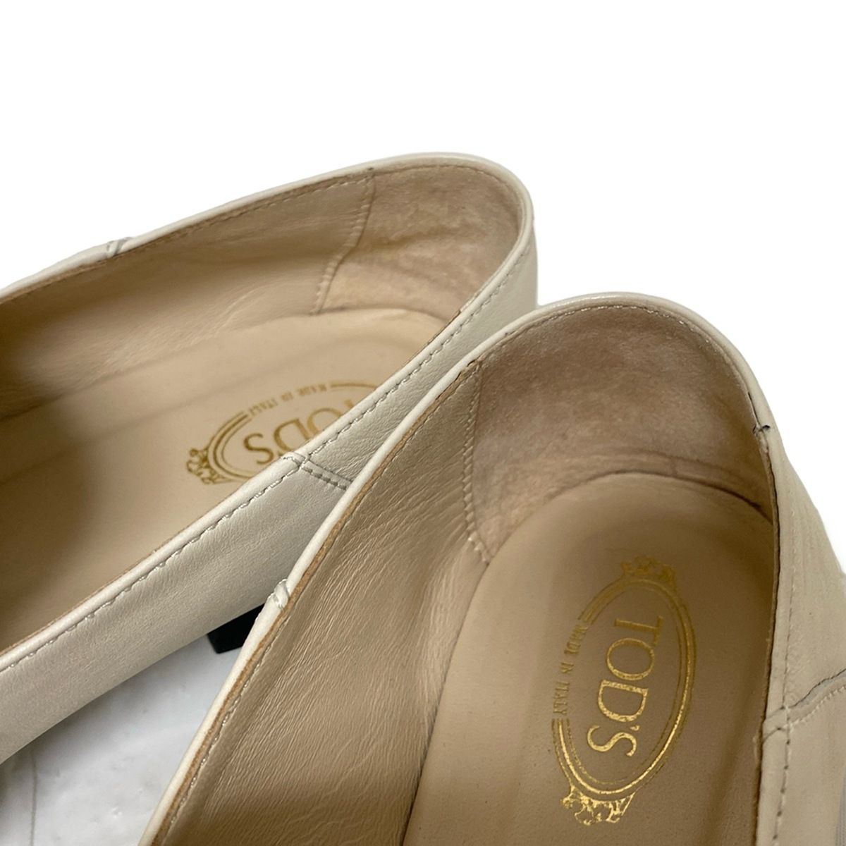 TOD'S(トッズ) ローファー 37 1/2 レディース - ベージュ レザー