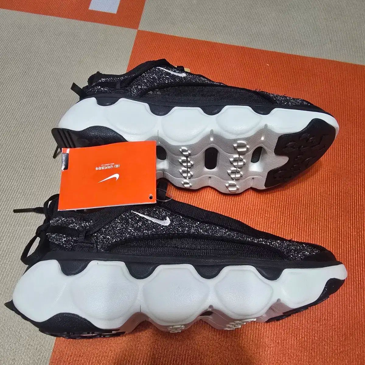 NIKE ナイキ 100 %本物 女性化 230 サイズ
