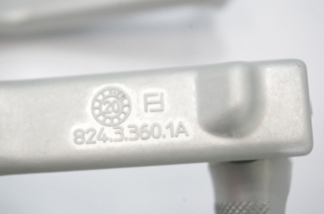 純正 タンデムステップ