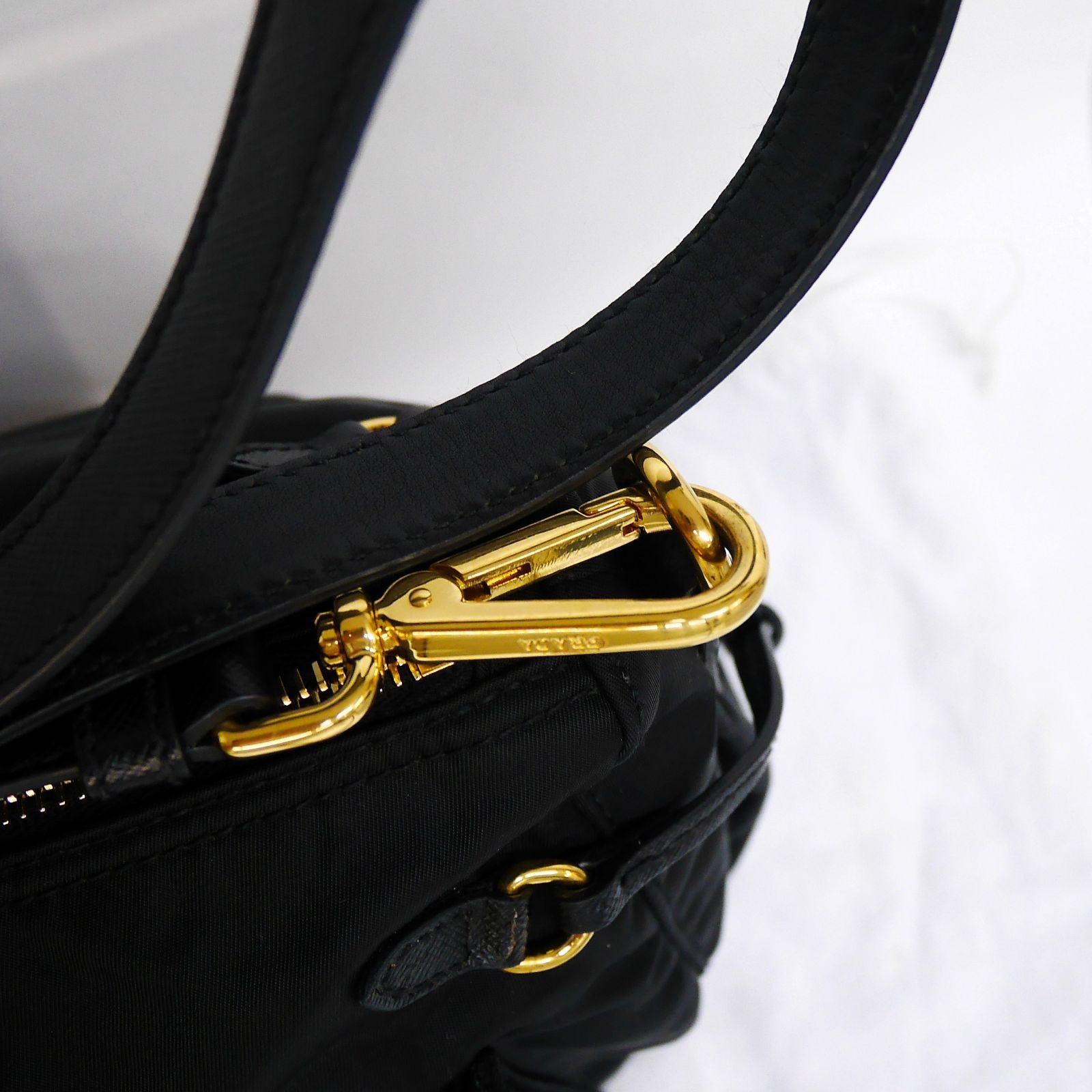 PRADA ブラックナイロン ストラップ PRADA プラダ ドローストリング ショルダーバッグ ブラック