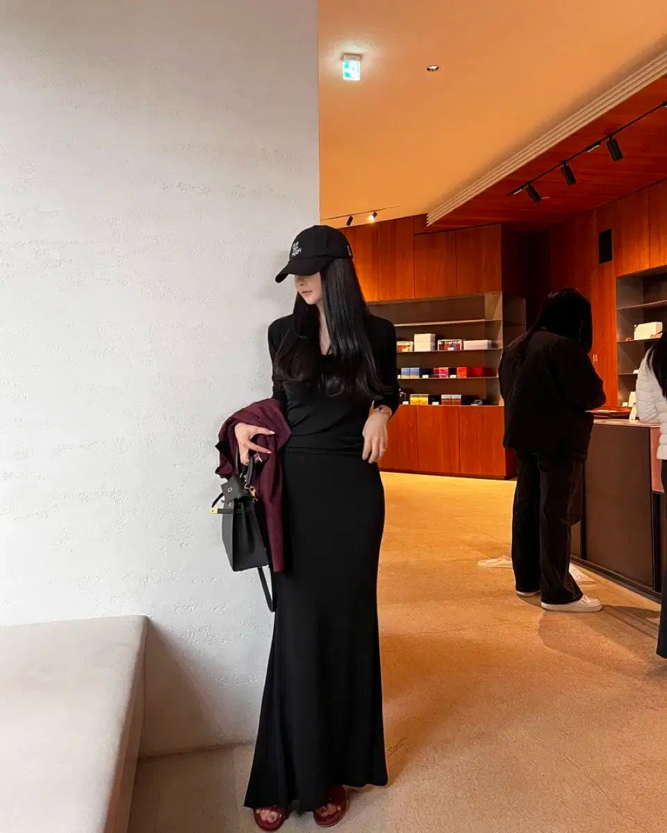 THE MANON Vネックスカート セットアップ ブラック