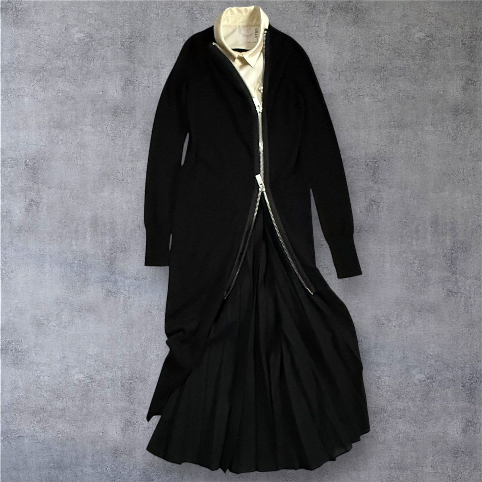 黒留リメイクワンピースドレス　作家もの　孔雀の刺繍と金糸柄　130㎝丈詰め不可 黒留リメイクワンピースドレス 作家もの 孔雀の刺繍と金糸柄 130㎝丈