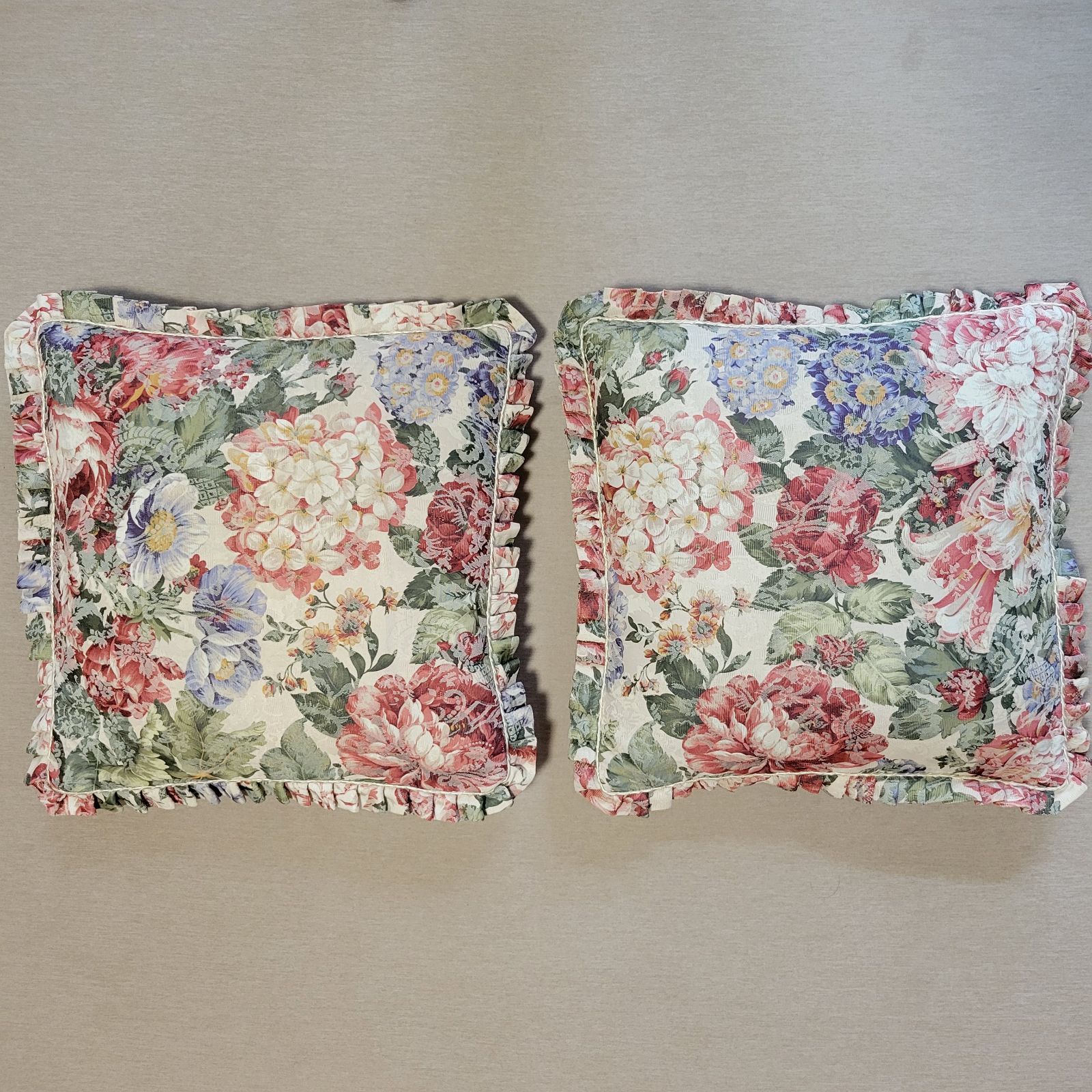 新品未使用✳︎ラルフローレン✳︎花柄✳︎45x45cmフリル付クッションカバー2枚 新品未使用ラルフローレン 花柄 フリル付き45cm角 クッションカバー