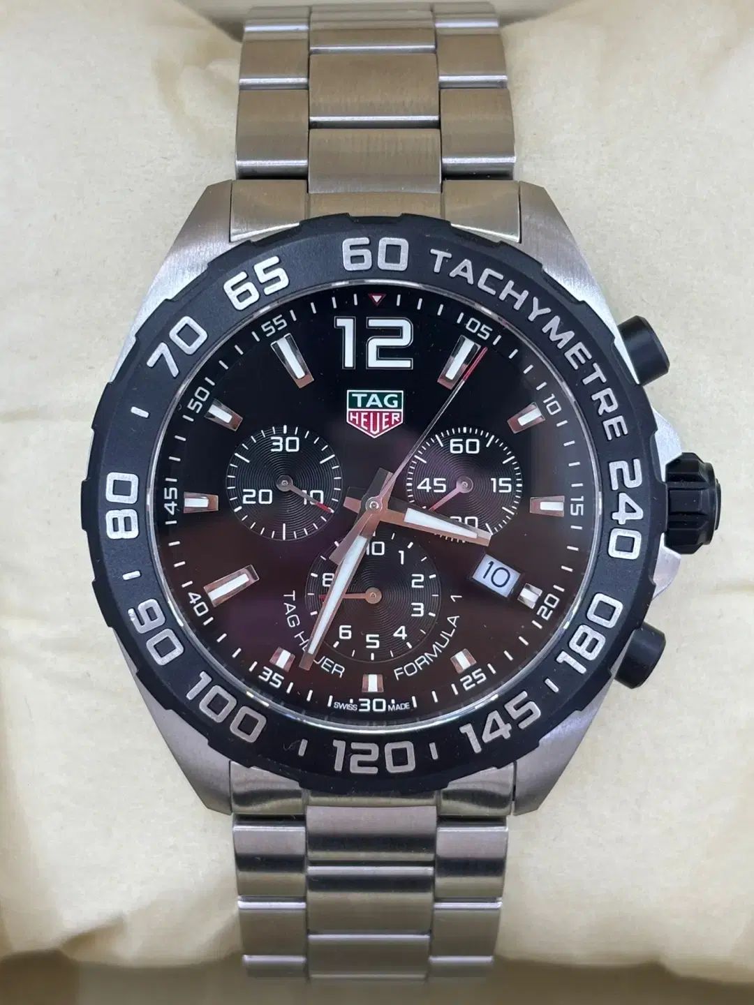 ルクソール 蔚山支店 TAG Heuer タグホイヤー フォーミュラ 1 ブラック ダイヤル クロノグラフ 43mm