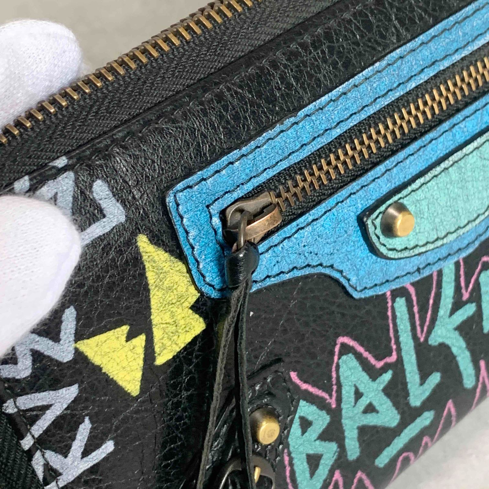 極美品 バレンシアガ BALENCIAGA ラウンド長財布 グラフィティ 